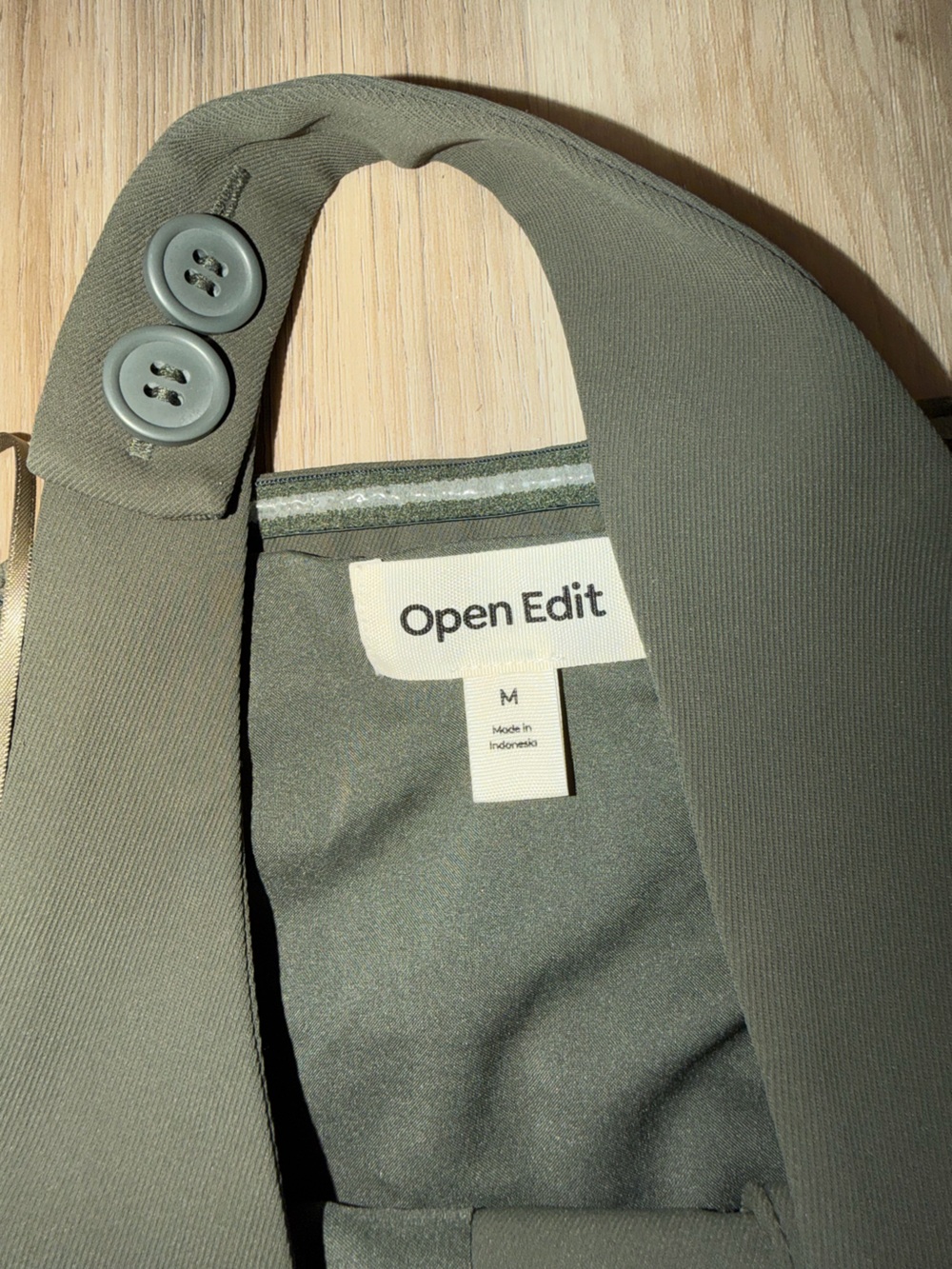 Open Edit Halter Button Top - Picture 3 of 4